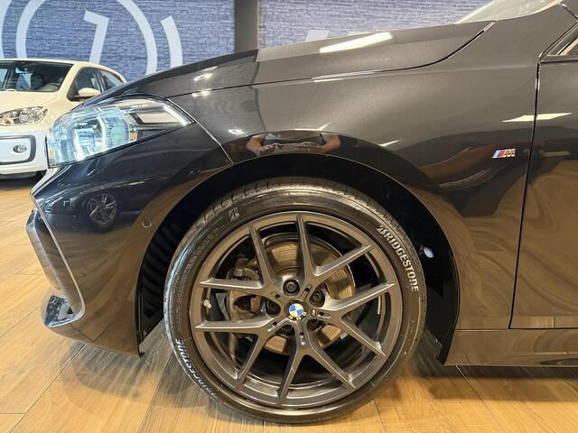 BMW 1-SERIE 118i M Sport |LED|PANO|HiFi|Elek. achterklep|Stuur & Stoelverwarming|M Schadow Line|