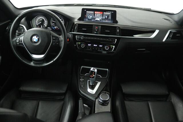 BMW 1-SERIE 118i Corporate Lease High Executive (ELEKT. STOELEN, STOELVERWARMING, LED, GROOT-NAVIGATIE, DEALER ONDERHOUDEN)