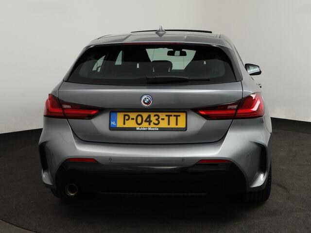 BMW 1-SERIE 118i Business Edition | M-Sport o Schuifdak o LED o CarPlay o Sportstoelen