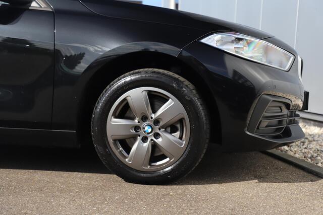BMW 1-SERIE 118i Automaat LED Navigatie Carplay Android Climate Cruise Control LMV Parkeersensor