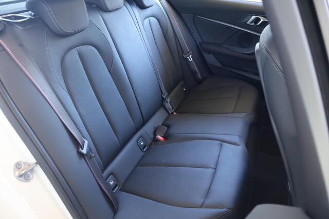 BMW 1-SERIE 128ti High Executive Edition | M Sport | Panoramadak | Voorstoelen Verwarmd | Parking Pack