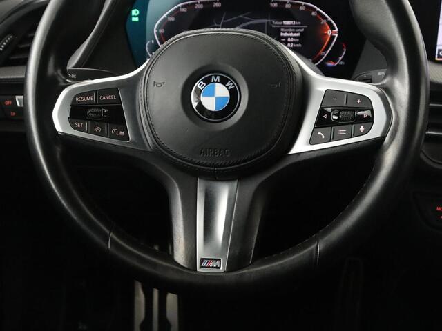 BMW 1-SERIE 120i Business Edition Plus | M-Pakket | Navigatie | LED | Navigatie | Pano.Dak |