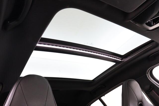 BMW 1-SERIE 118I M SPORT *VOL!* -PANO.DAK|HARMAN/KARDON|HEAD-UP DISP.|SPORTSTOELEN|FROZEN|CAMERA|KEYLESS|ADAP.LED|MEMORY|ADAP.CRUISE|TREKHAAK|19"