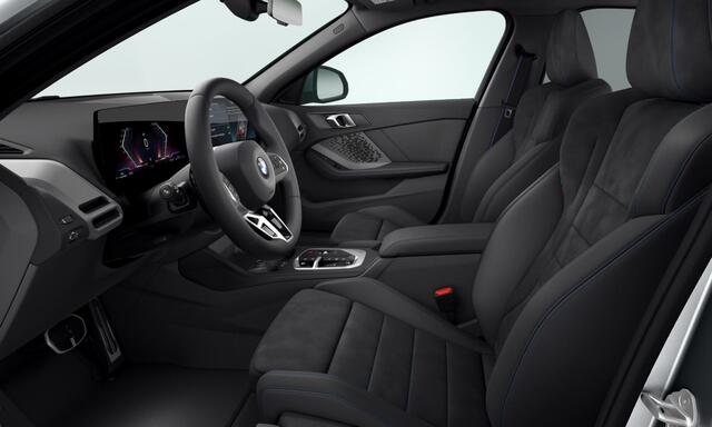 BMW 1-SERIE 120 M Sport Pro | Panorama dak | Trekhaak | Camera | Getint glas