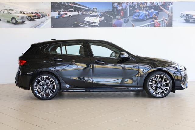 BMW 1-SERIE 120 | M Sportpakket | Head-Up | 360 Camera | Elektrisch Verstelbare Stoelen | Dodehoekdetectie | Comfort Access | Adaptieve LED