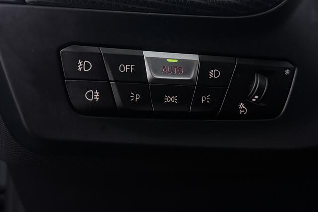 BMW 1-SERIE 118i Introduction Edition (PANORAMADAK, STOELVERWARMING, HK AUDIO, CAMERA, DEALER ONDERHOUDEN))