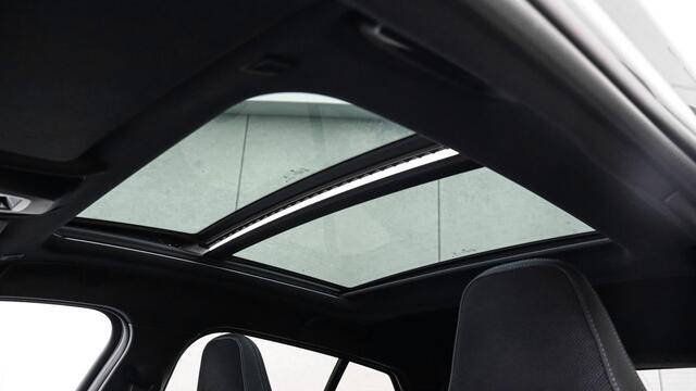 BMW 1-SERIE 120 M Sport Pro | Harman/Kardon | Panoramadak | Head-up | M Sportstoelen | Comfort Access | Memory | Driving Assistant Professional