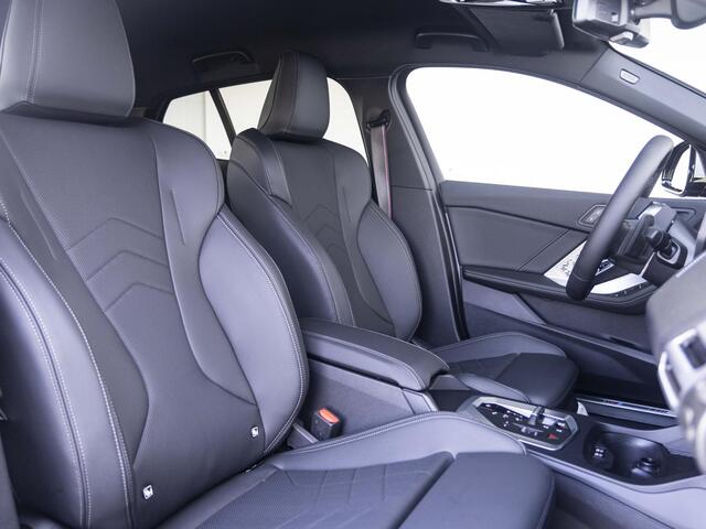 BMW 1-SERIE 120 | M Sportpakket Pro | Comfort Access | 19 inch | Driving Assistant Plus | Sportstoelen | M Adaptief onderstel | Actieve LED Koplampen