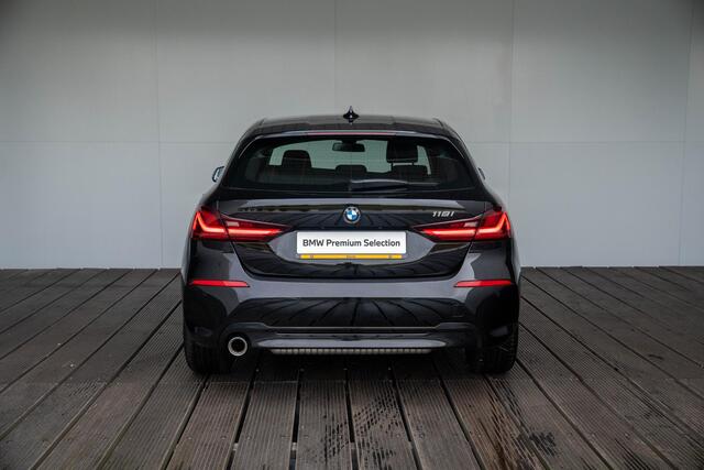 BMW 1-SERIE 118i | Sport Line | Sportstoelen voor |HiFi Audio | PDC voor/achter