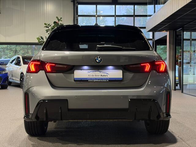 BMW 1-SERIE 120 M Sport Design Edition Panoramadak | Stoelverwarming | Camera | Carplay