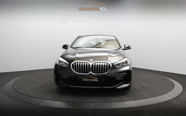 BMW 1-SERIE 118i M Sport Dealeronderh. / Illuminated Boston / LED / Draadloos laden / Stoelverwarming / Panoramadak / PDC
