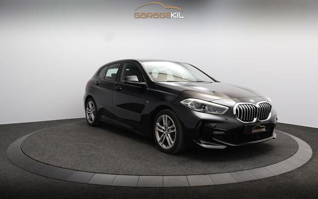 BMW 1-SERIE 118i M Sport Dealeronderh. / Illuminated Boston / LED / Draadloos laden / Stoelverwarming / Panoramadak / PDC
