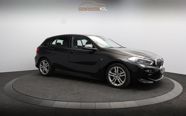 BMW 1-SERIE 118i M Sport Dealeronderh. / Illuminated Boston / LED / Draadloos laden / Stoelverwarming / Panoramadak / PDC
