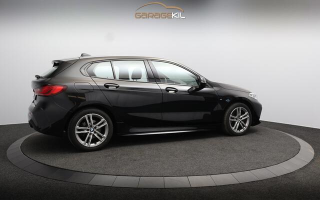 BMW 1-SERIE 118i M Sport Dealeronderh. / Illuminated Boston / LED / Draadloos laden / Stoelverwarming / Panoramadak / PDC