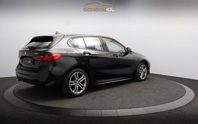 BMW 1-SERIE 118i M Sport Dealeronderh. / Illuminated Boston / LED / Draadloos laden / Stoelverwarming / Panoramadak / PDC