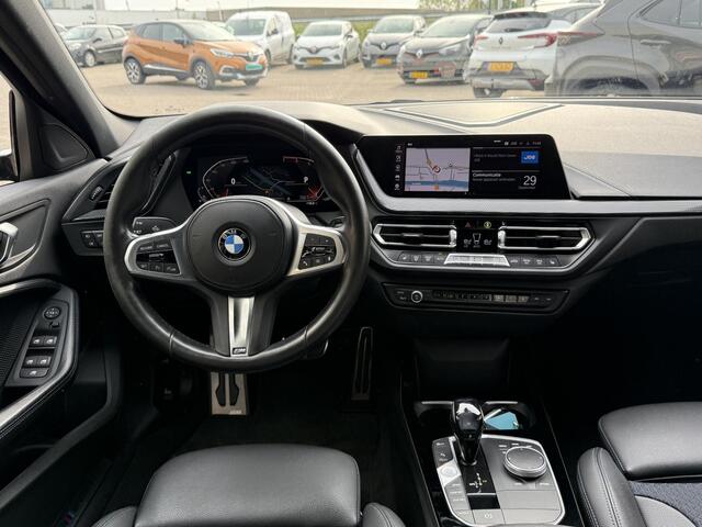BMW 1-SERIE 118i Executive Edition | NAP | Dealer onderhouden | Stoelverwarming | Navigatie | LED | DAB | Climate Control | Cruise Control |