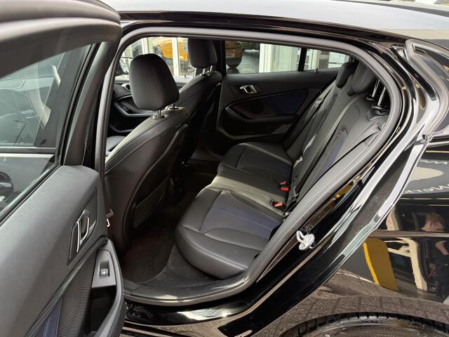 BMW 1-SERIE 118i Executive Edition | NAP | Dealer onderhouden | Stoelverwarming | Navigatie | LED | DAB | Climate Control | Cruise Control |