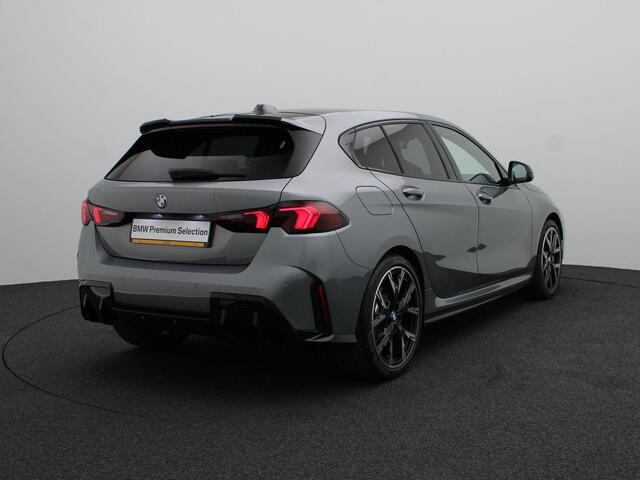 BMW 1-SERIE 120 M Sport Design Edition | M Sportpakket Pro | Premium Pack | Driving Assistant Plus | Harman Kardon | 19''