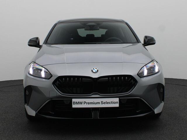 BMW 1-SERIE 120 M Sport Design Edition | M Sportpakket Pro | Premium Pack | Driving Assistant Plus | Harman Kardon | 19''