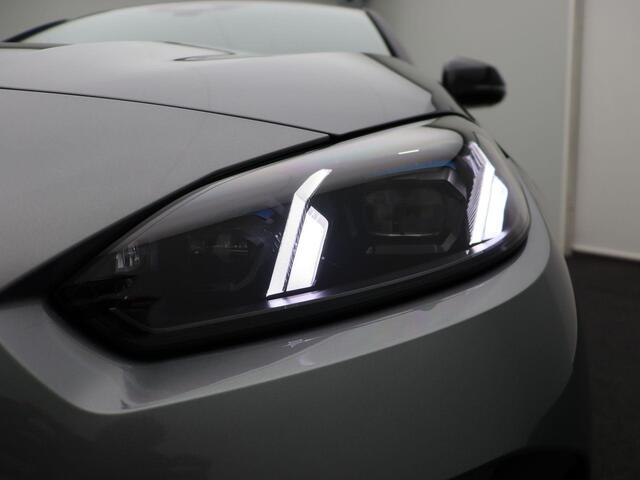 BMW 1-SERIE 120 M Sport Design Edition | M Sportpakket Pro | Premium Pack | Driving Assistant Plus | Harman Kardon | 19''