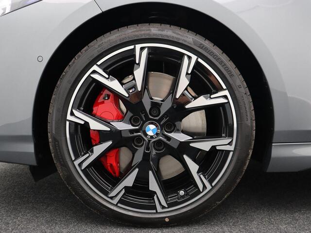 BMW 1-SERIE 120 M Sport Design Edition | M Sportpakket Pro | Premium Pack | Driving Assistant Plus | Harman Kardon | 19''