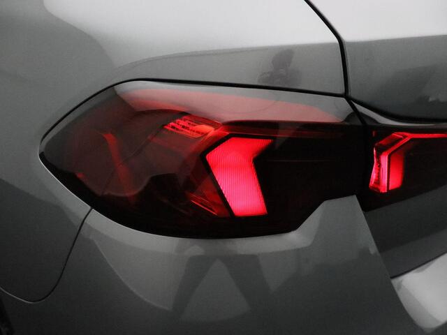 BMW 1-SERIE 120 M Sport Design Edition | M Sportpakket Pro | Premium Pack | Driving Assistant Plus | Harman Kardon | 19''