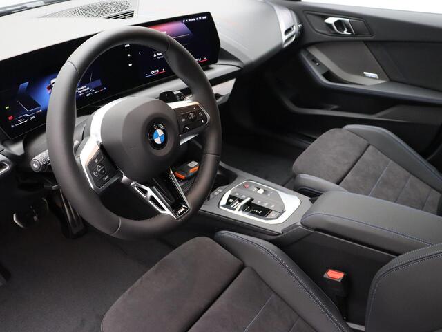 BMW 1-SERIE 120 M Sport Design Edition | M Sportpakket Pro | Premium Pack | Driving Assistant Plus | Harman Kardon | 19''