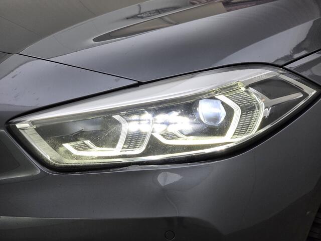 BMW 1-SERIE 118i Executive Edition Sportline | Cruise Contol | Ambiance Verlichting | Navigatie | Keyless | Parkeersensoren | Climate Control | LED | BTW