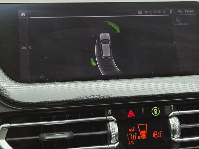 BMW 1-SERIE 118i Executive Edition Sportline | Cruise Contol | Ambiance Verlichting | Navigatie | Keyless | Parkeersensoren | Climate Control | LED | BTW