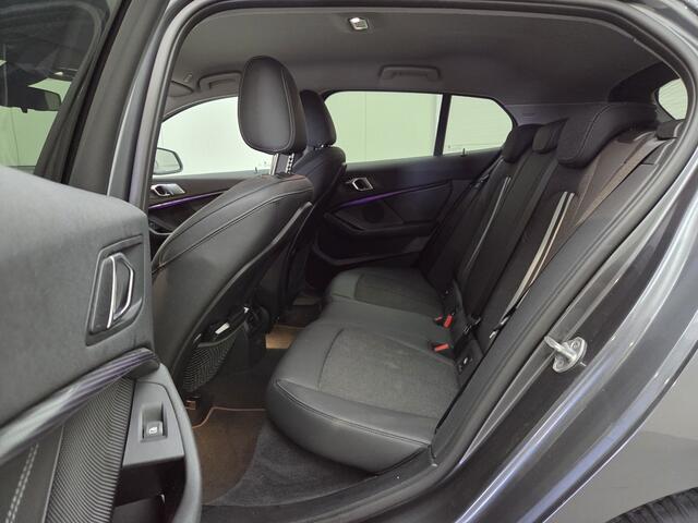 BMW 1-SERIE 118i Executive Edition Sportline | Cruise Contol | Ambiance Verlichting | Navigatie | Keyless | Parkeersensoren | Climate Control | LED | BTW