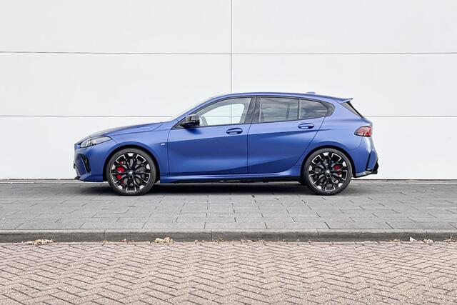 BMW 1-SERIE M135 xDrive | M Sport Pro | Premium Pack | Harman-Kardon |