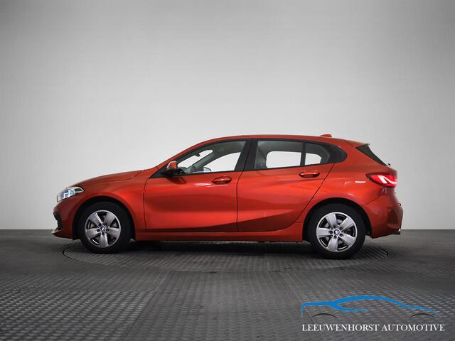 BMW 1-SERIE 118i Business Edition, automaat, digit. dash, camera, 2x PDC, climate, cruise, NL-dealerauto
