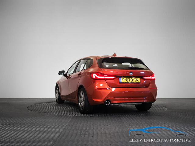 BMW 1-SERIE 118i Business Edition, automaat, digit. dash, camera, 2x PDC, climate, cruise, NL-dealerauto