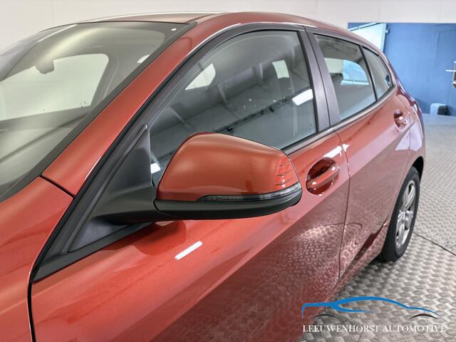 BMW 1-SERIE 118i Business Edition, automaat, digit. dash, camera, 2x PDC, climate, cruise, NL-dealerauto