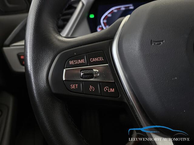 BMW 1-SERIE 118i Business Edition, automaat, digit. dash, camera, 2x PDC, climate, cruise, NL-dealerauto