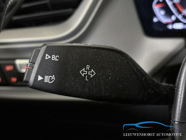 BMW 1-SERIE 118i Business Edition, automaat, digit. dash, camera, 2x PDC, climate, cruise, NL-dealerauto