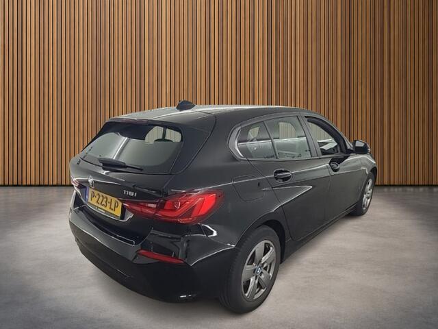 BMW 1-SERIE 118i Business Edition 1e-Eig. & Dealer-Onderh. BOVAG-Garantie. NL-Auto.