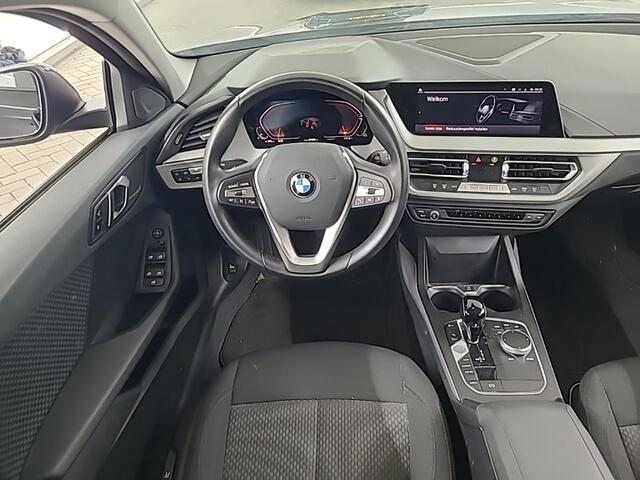 BMW 1-SERIE 118i Business Edition 1e-Eig. & Dealer-Onderh. BOVAG-Garantie. NL-Auto.