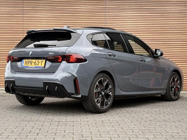 BMW 1-SERIE 120 M Sport Pro Shadow-Line Panoramadak / Sportstoelen / afnb. Trekhaak