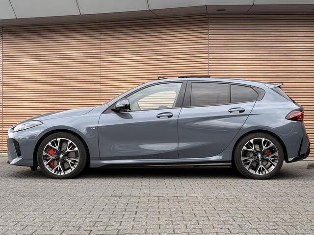 BMW 1-SERIE 120 M Sport Pro Shadow-Line Panoramadak / Sportstoelen / afnb. Trekhaak