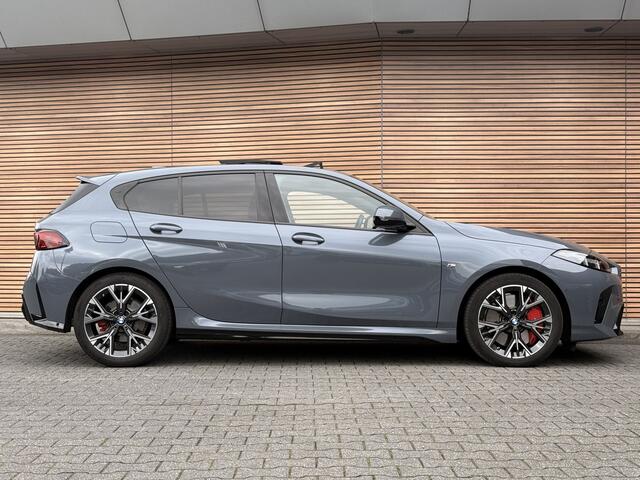 BMW 1-SERIE 120 M Sport Pro Shadow-Line Panoramadak / Sportstoelen / afnb. Trekhaak
