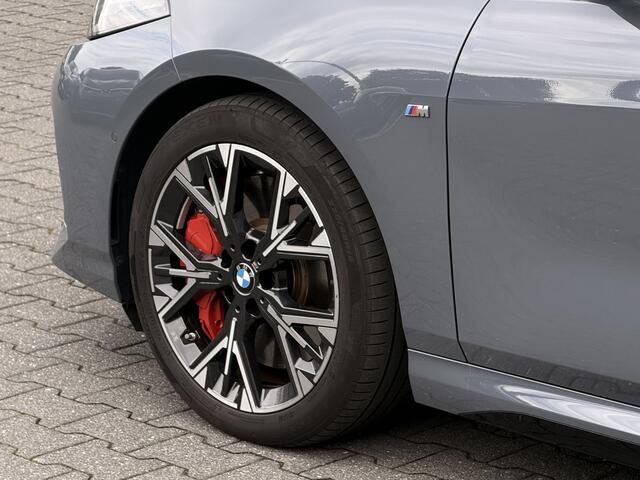 BMW 1-SERIE 120 M Sport Pro Shadow-Line Panoramadak / Sportstoelen / afnb. Trekhaak