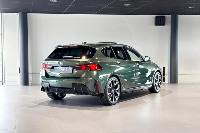BMW 1-SERIE 120 M Sport Design Edition | M Sport Pro | Glazen Panoramadak | Harman Kardon | Stoelverwarming |