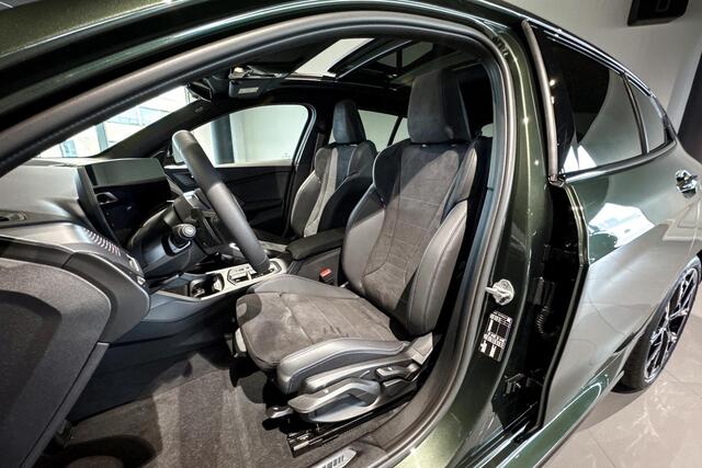 BMW 1-SERIE 120 M Sport Design Edition | M Sport Pro | Glazen Panoramadak | Harman Kardon | Stoelverwarming |