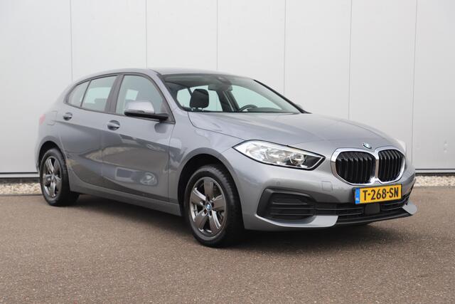 BMW 1-SERIE 118i 136PK Automaat Navigatie Draadloos Carplay Climate Cruise Control Parkeersensor