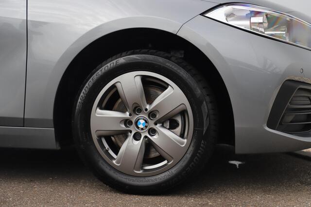 BMW 1-SERIE 118i 136PK Automaat Navigatie Draadloos Carplay Climate Cruise Control Parkeersensor