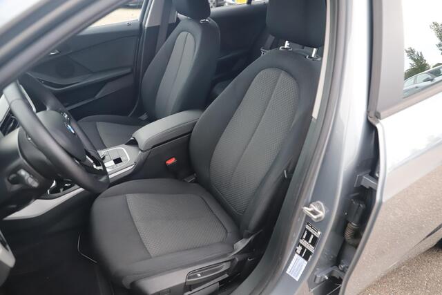 BMW 1-SERIE 118i 136PK Automaat Navigatie Draadloos Carplay Climate Cruise Control Parkeersensor