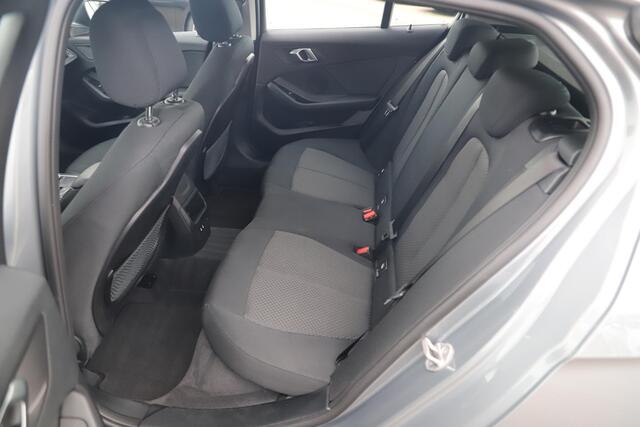 BMW 1-SERIE 118i 136PK Automaat Navigatie Draadloos Carplay Climate Cruise Control Parkeersensor