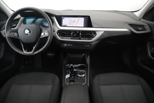 BMW 1-SERIE 118i 136PK Automaat Navigatie Draadloos Carplay Climate Cruise Control Parkeersensor