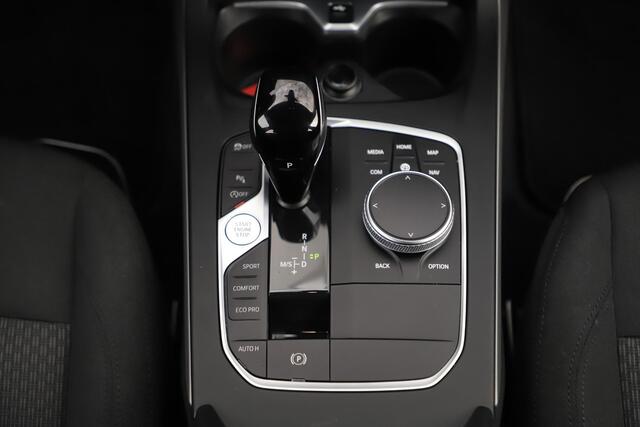 BMW 1-SERIE 118i 136PK Automaat Navigatie Draadloos Carplay Climate Cruise Control Parkeersensor